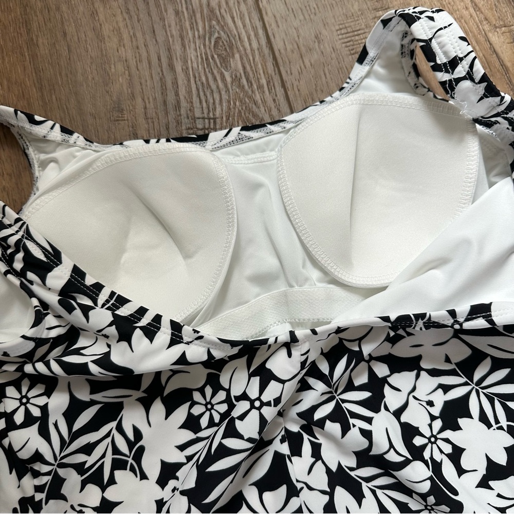 NWT! Land’s End Women’s Swimsuit, Scoop Neck, Floral, Black/White, Medium‎ - Picture 7 of 10